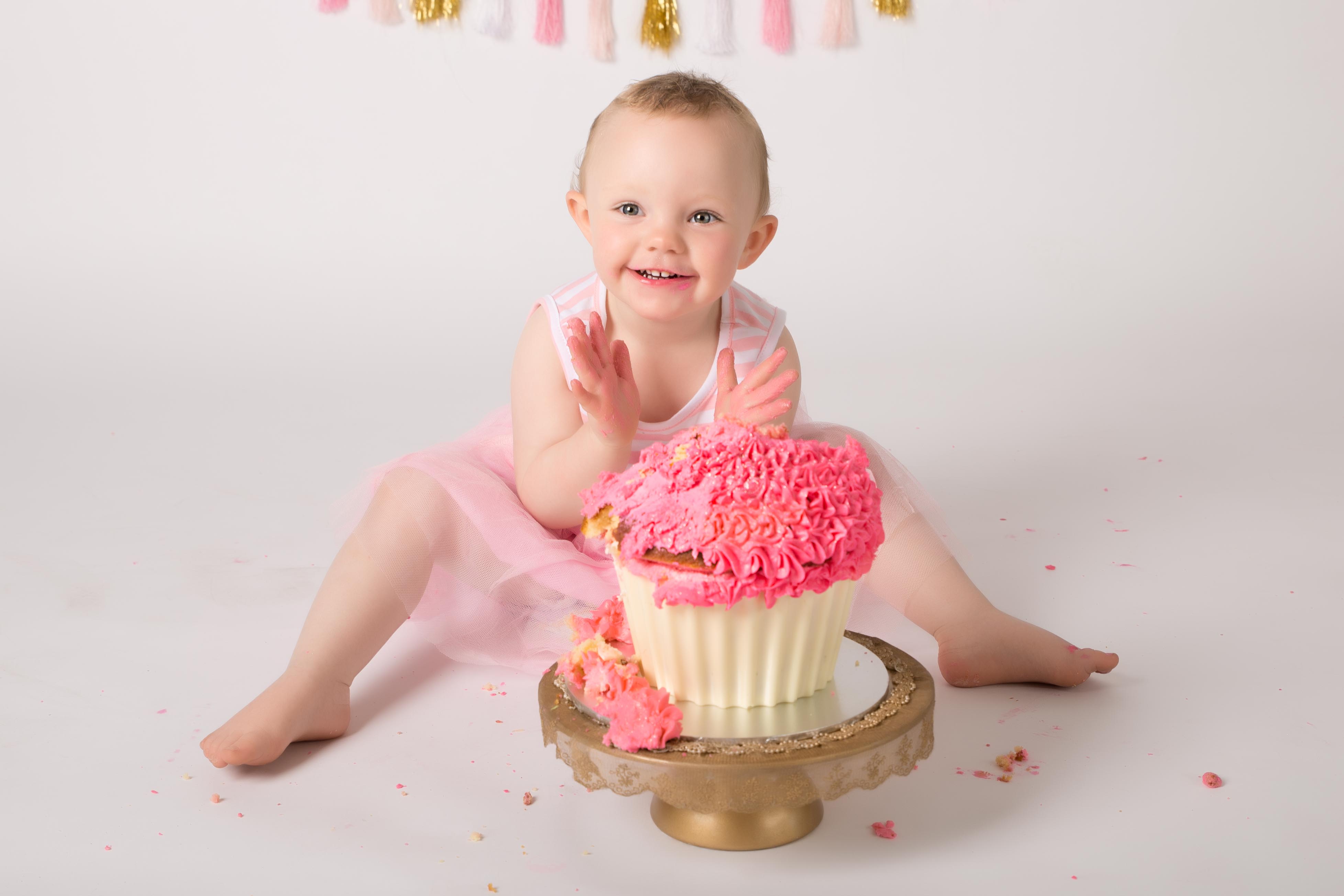 Cakesmash photoshoot in Melbourne by Ejm newborn photography 