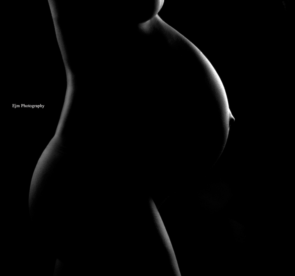 Maternity image in black and white showing only the outline of the body.