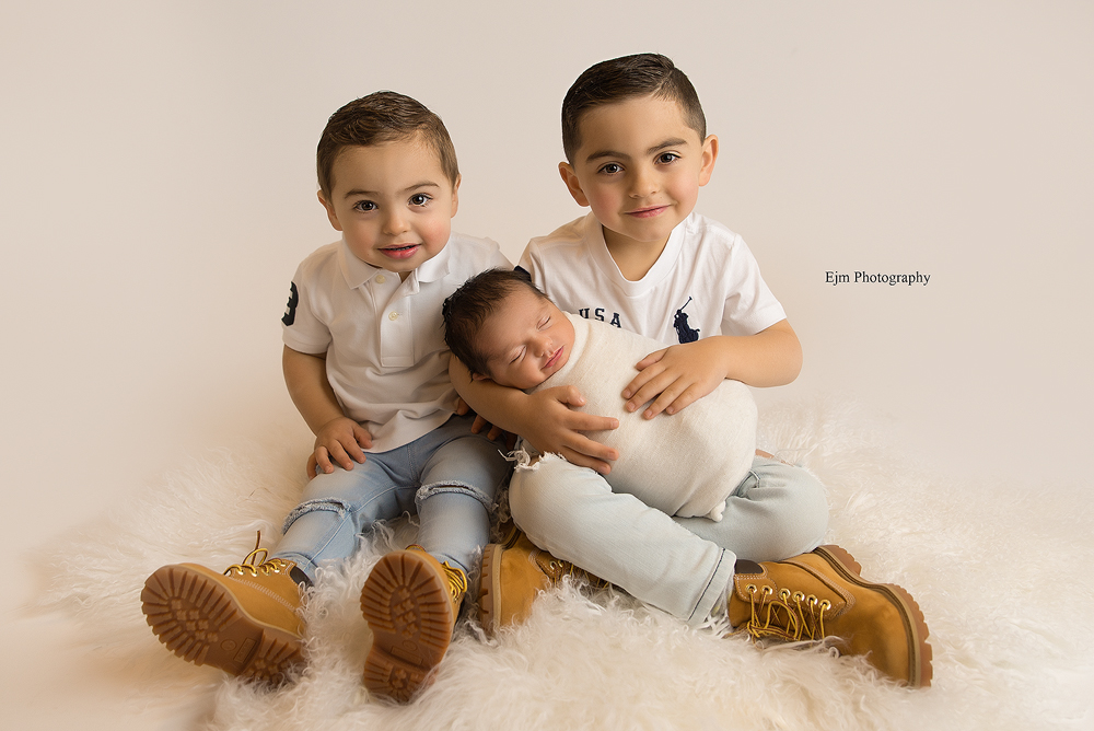 3 brothers in a photo for newborn photography