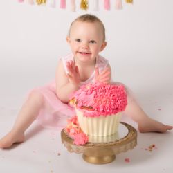 Cakesmash photoshoot in Melbourne by Ejm newborn photography